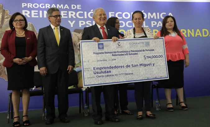 Salvadorean government gives seed capital to returned migrants for their businesses to ensure their adaptation to the country.