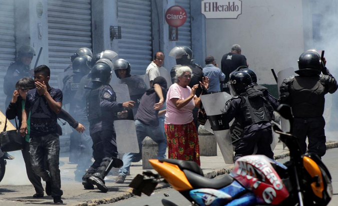 Honduran riot police crackdown on protesters during a May Day parade. May 1 2018.