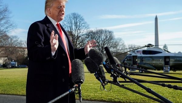 U.S. President Donald Trump speaks to the media as he returns from Camp David to the White House in Washington, U.S., Jan. 6, 2019. 