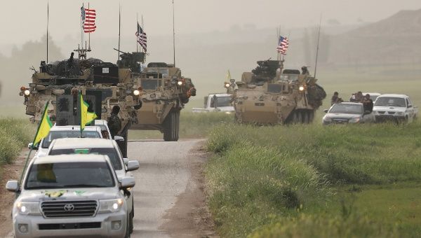 Kurdish fighters from the People's Protection Units (YPG) head a convoy of U.S military vehicles in the town of Darbasiya next to the Turkish border, Syria April 28, 2017.