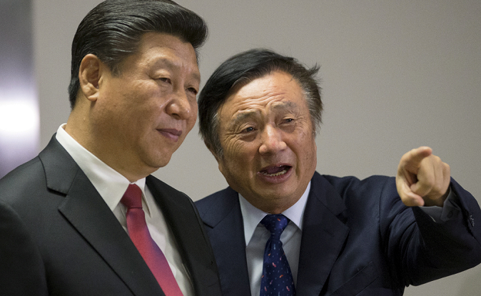 Chinese President Xi Jinping (L) at the offices of Huawei Technologies with Ren Zhengfei, president of company. London, Britain Oct. 21, 2015.
