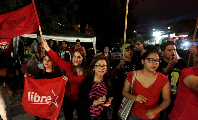 Hondurans Protest US Support For Honduran Gov.