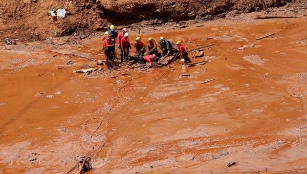 Rescue workers search for victims of a collapsed tailings dam owned by Brazilian mining company Vale SA, in Brumadinho, Brazil Feb. 2, 2019. 