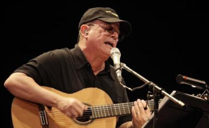 Cuban musician Silvio Rodriguez performs during a concert in Havana September 10, 2010.