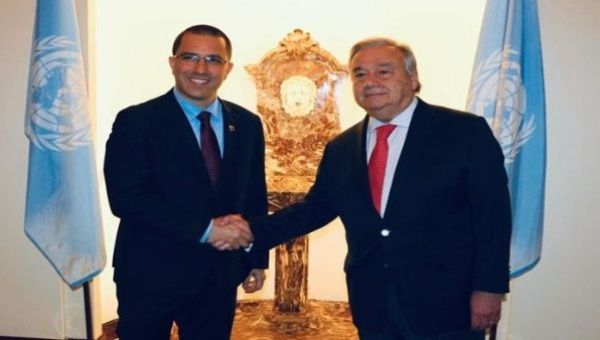 Venezuela's Foreign Minister Jorge Arreaza (left) and UN Secretary General Antonio Guterres (right)