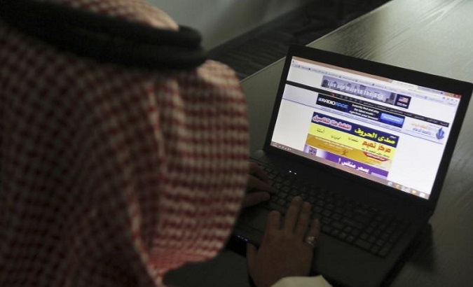 A Saudi man explores a website on his laptop in Riyadh February 11, 2014.