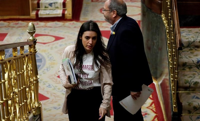 Unidos Podemos spokesperson in Congress, Irene Montero, offers a 