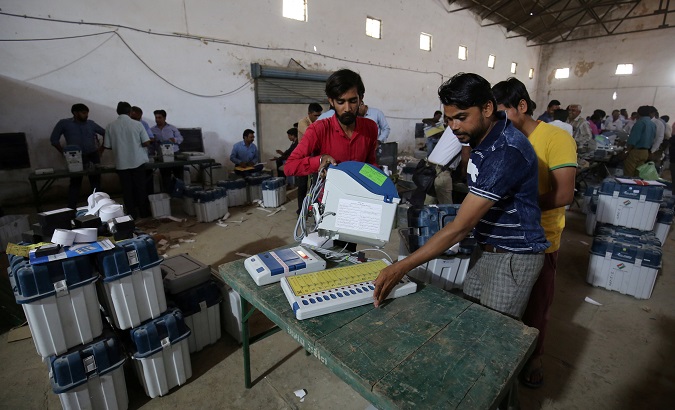 Election staff check Voter Verifiable Paper Audit Trail (VVPAT) machines and Electronic Voting Machines (EVM) ahead of India's general election at a warehouse in Ahmedabad, India, Mar. 6, 2019.