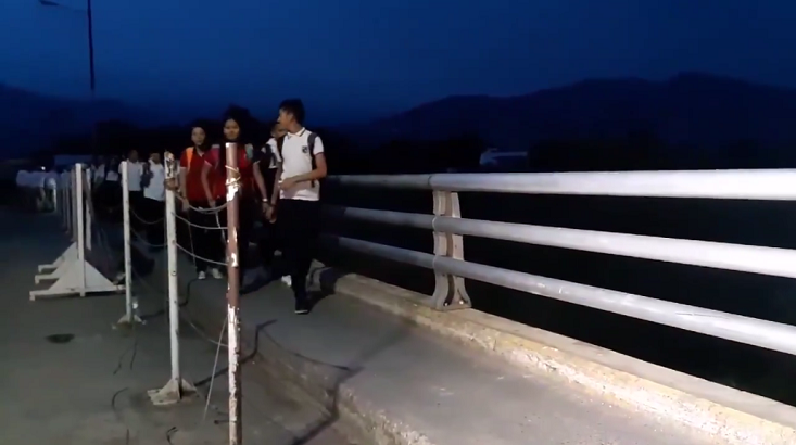 Starting 5:00 am Monday kids were able to cross the border bridges between Colombia and Venezuela to attend school.