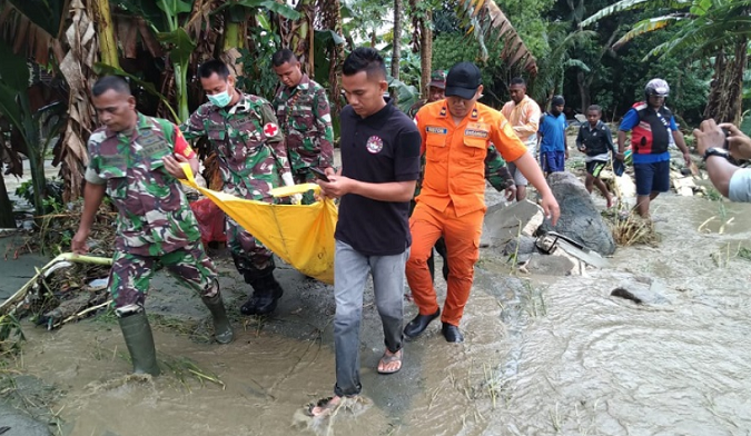 Rescue workers during the clean up of flash floods in Indonesia. March 19, 2019