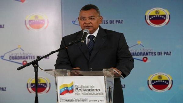 The Venezuelan Minister for the Interior, Nestor Reverol, stated that the arrested citizens had weapons of war and foreign currency in their possession.