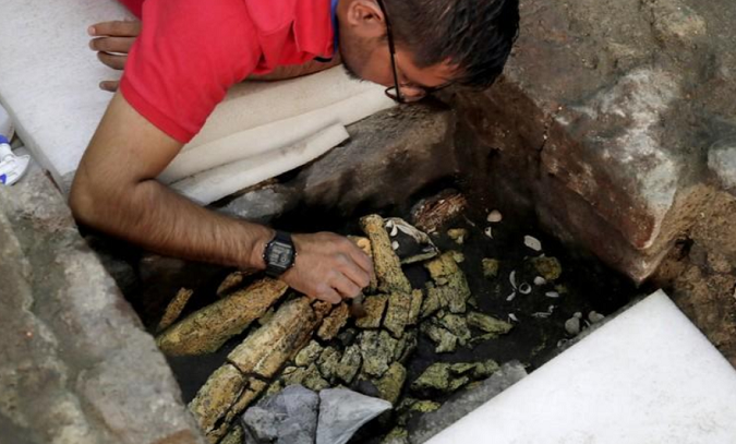 INAH archaeologist uncovers copal incense in the tomb possibly belonging to the once Aztec ruler Ahuitzotl. March 14, 2019