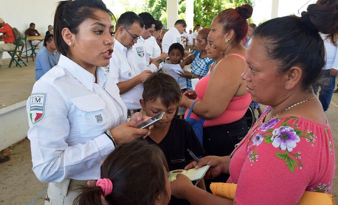 Officials of the National Migration Institute (INM) register migrants from Central America to cross the country on their way to the United States, in Chiapas state, Mexico March 27, 2019.