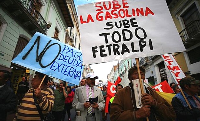 Workers protest against a package of measures implemented by the government, especially the increase in the price of gasoline, December 2018.