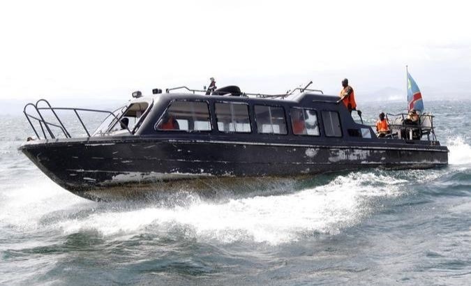 Congolese soldiers search for passengers of a boat that overturned in Lake Kivu on May 6, 2014.
