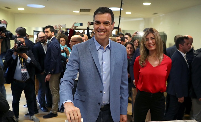 Spain's Prime Minister and Socialist Workers' Party (PSOE) candidate Pedro Sanchez casts his vote during Spain's general election in Pozuelo de Alarcon, outside Madrid, Spain, April 28, 2019.