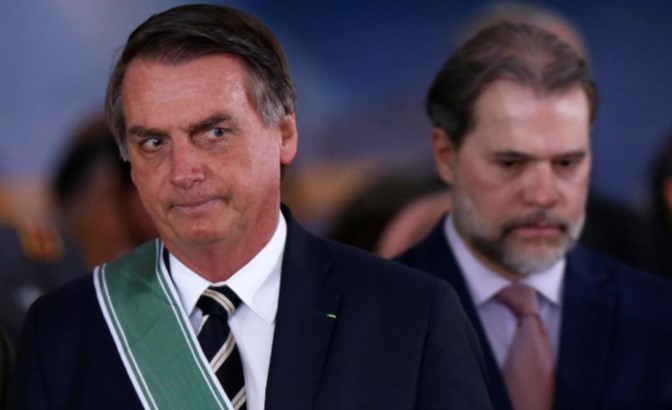 FILE PHOTO: Brazil's President Jair Bolsonaro and President of the Supreme Federal Court Dias Toffoli attend a swearing-in ceremony for the country's new army commander in Brasilia, Brazil January 11, 2019.
