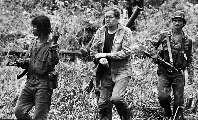 Nicaraguan soldiers capture a CIA-paid US mercenary after shooting down his supply plane in 1986.