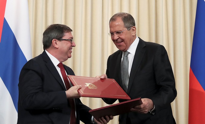 Russian Foreign Minister Sergei Lavrov (R) and his Cuban counterpart Bruno Rodriguez exchange documents following their talks in Moscow, Russia May 27, 2019.