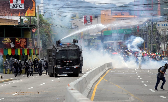 Honduran police using repression tactics on protesters defending the edcuation and health sectors from privatization.