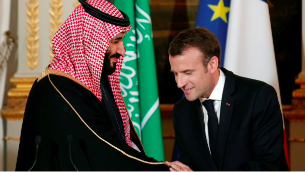 Saudi Arabia's Crown Prince Mohammed bin Salman (L) and French President Emmanuel Macron (R).