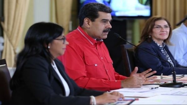 The head of state asked the country to follow the path of the Constitution and dialogue to overcome the problems of Venezuela.