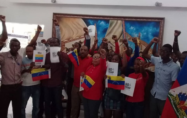 In the World Day of Solidarity with Venezuela, Haitian social organizations - gathered at the Konbit - and the RASIN Kan Pèp La political party show their solidarity with the Venezuelan people.