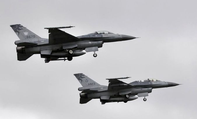 Taiwan Air Force's F-16 fighter jets fly during a demonstration at Hualien airbase, eastern Taiwan January 23, 2013.