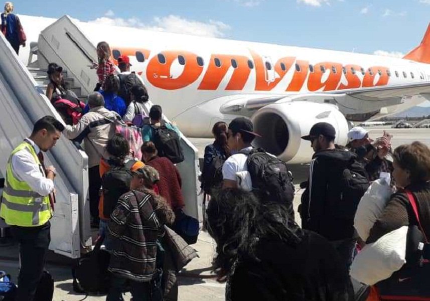 Venezuelan migrants returning to their country after facing discrimination abroad.