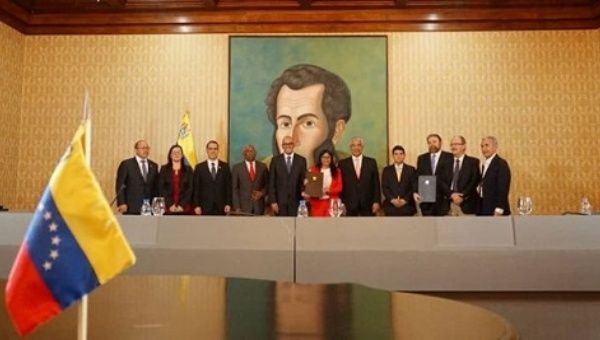 Venezuela Urges the World to Support Peace Dialogue 