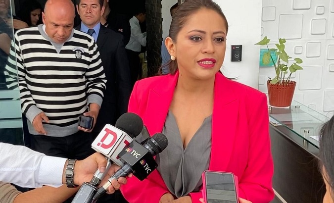 Paola Pabon broadcasted the full raid on her house as she dencunced the police for not showing her a court order.