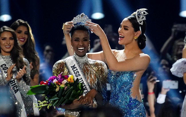 Zozibini Tunzi, of South Africa, is crowned Miss Universe by her predecessor, Catriona Gray of the Philippines, at the 2019 Miss Universe pageant at Tyler Perry Studios in Atlanta, Georgia, U.S. December 8, 2019.