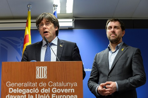 Former Catalan leader Carles Puigdemont and regional minister Antoni Comin hold a news conference in Brussels.
