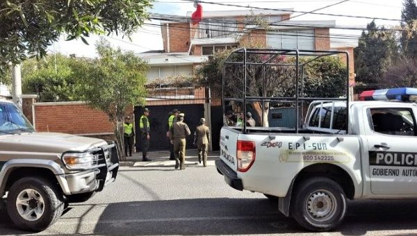 An unusual amount of Bolivian police and intelligence officers were denounced to post outside the Mexican diplomatic premises in La Paz on Dec. 23. 