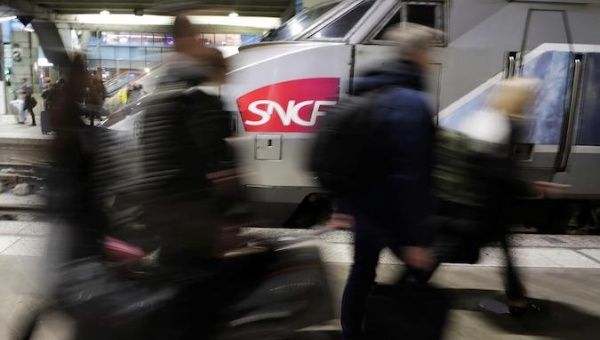Despite the government's and media's attempt to portray the national strike as a major inconvenience for users of public transports, the movement is still supported by the majority of the French population according to several surveys.