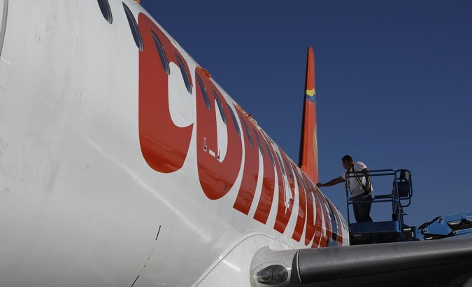 Worker does maintenance of the external part of an airplane of the public company Conviasa, 2019.