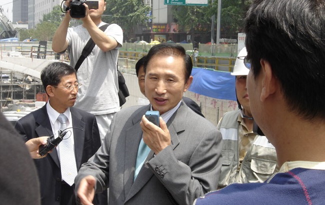 Lee Myung Bak, mayor of Seoul, South Korea, on June 24, 2005 at the Cheonggyecheon restoration site