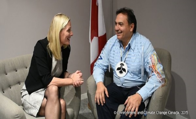 Perry Bellegarde (on the rigth), Chief Assembly of First Nations, next to Catherine Mackenna