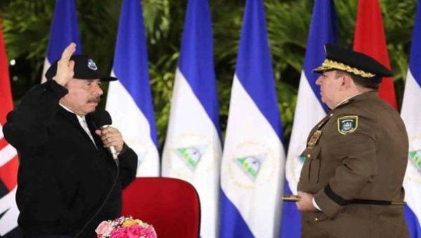 President Daniel Ortega takes the oath of General Julio César Avilés.