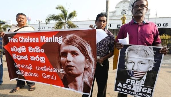 Socialist Equality Party activists at a rally in support of Chelsea Manning and Julian Assange, Colombo, Sri Lanka, March 3, 2020.