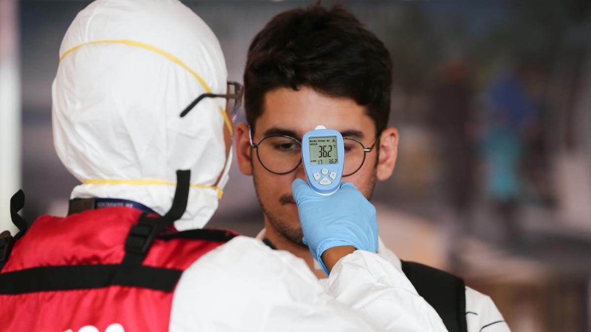 A man has his temperature measured because of the protocol for the new coronavirus.