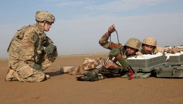 U.S. and Iraqi soldiers during a training excersice at Besmaya Range Complex, Iraq, Nov 10, 2015.