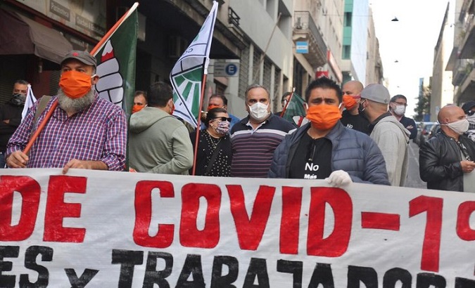 Education workers in Paraguay in a demonstration requesting Covid-19 tests