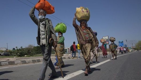 Migrant laborers walk to their villages during the lockdown in New Delhi, India, March 29, 2020. 