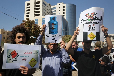 Jordanian protesters during a protest in Amman against a deal to buy Israeli natural gas, on October 7, 2016.