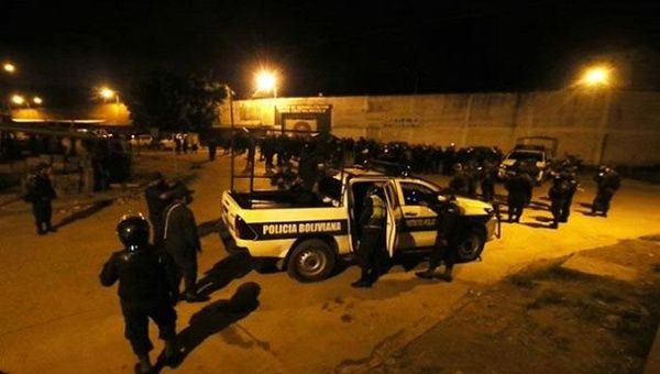 Bolivian National Police forces outside Palmasola prison, Santa Cruz, Bolivia. May 11, 2020