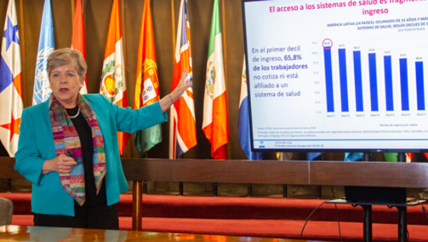 Alicia Barcena, ECLAC Executive Secretary, during the presentation of the report.