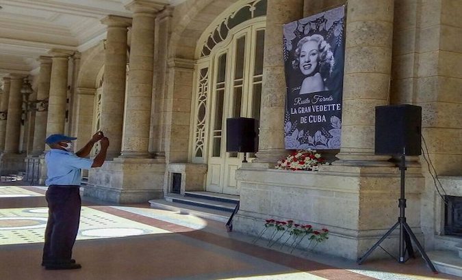 A man pays homage to the Vedette at the Gran Teatro de La Habana Alicia Alonso, Cuba, June 16, 2020.