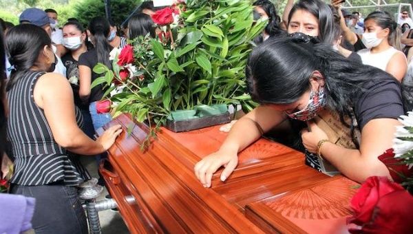  Relatives cry over a coffin of body of Sebastian Quintero, another victim in Samaniego, Colombia), August 17, 2020. 