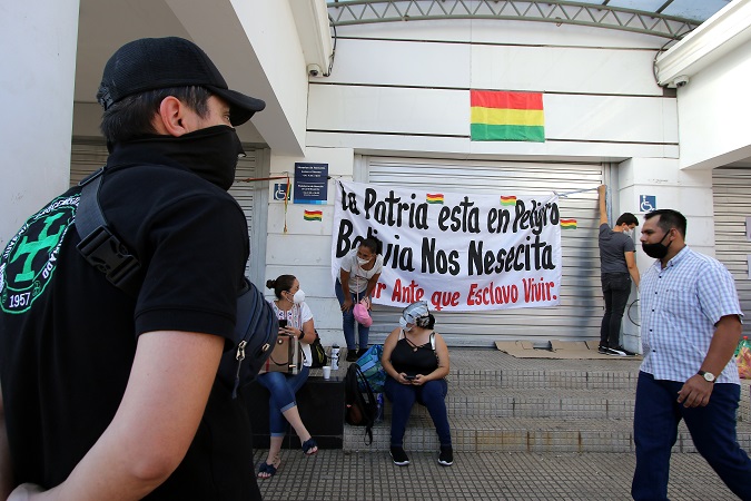Protests by civic groups continue this Wednesday in Bolivia as they do not recognize the result of the recent elections, a few days before Luis Arce takes office as president of the country.